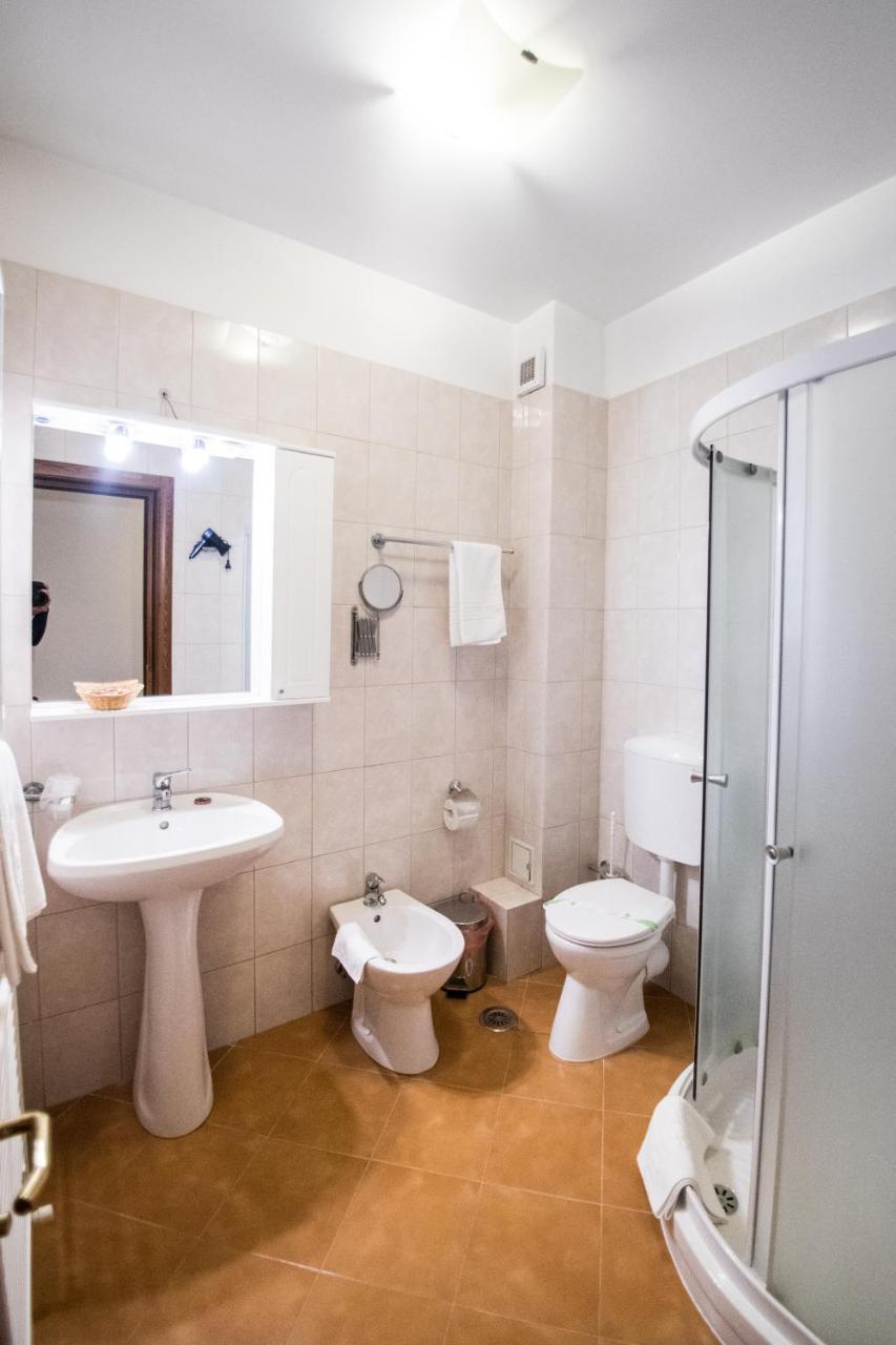 Hotel Amadeus Φωξάνη Εξωτερικό φωτογραφία