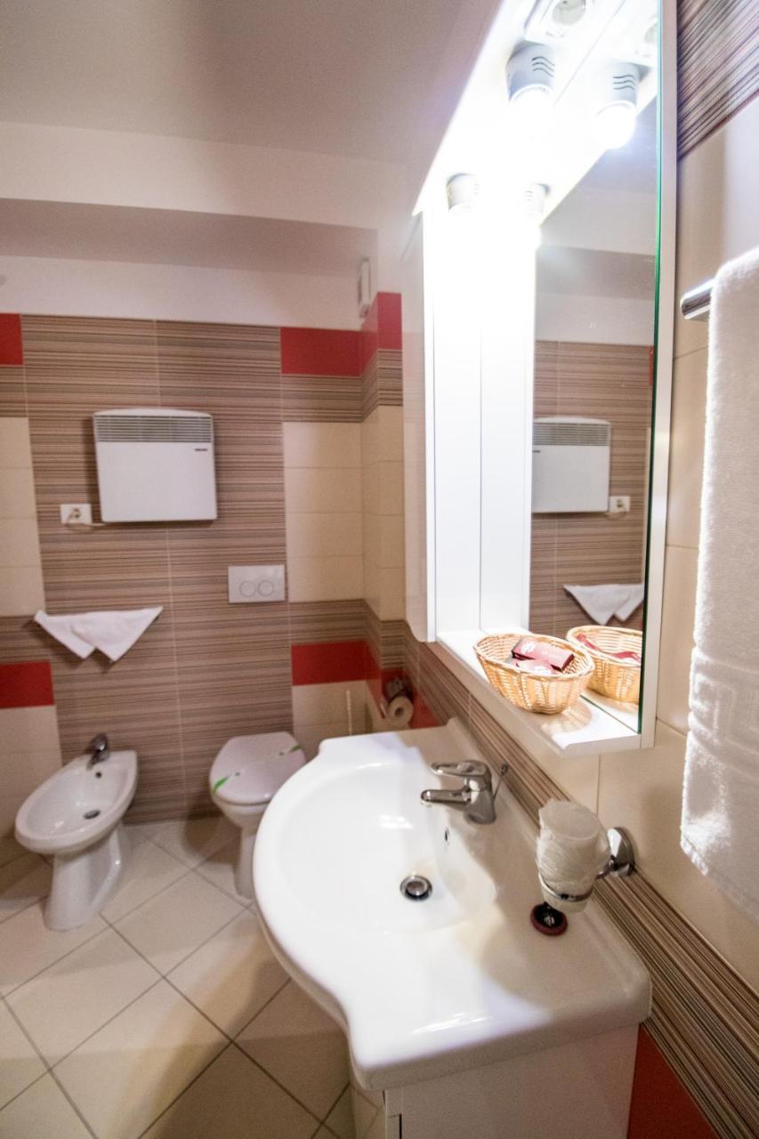 Hotel Amadeus Φωξάνη Εξωτερικό φωτογραφία